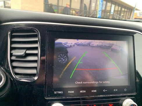 Used 2020 Mitsubishi Outlander SE AWD/4WD image 15