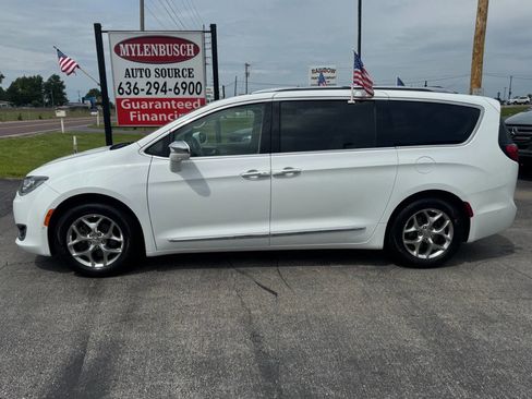 Used 2018 Chrysler Pacifica Limited w/ Advanced Safetytec Group FWD image 1
