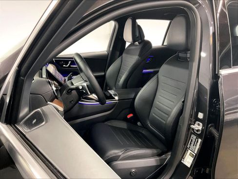 Used 2025 Mercedes-Benz GLC 350e 4MATIC image 26