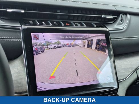 Used 2023 Jeep Grand Cherokee Overland w/ Luxury Tech Group IV AWD/4WD image 23