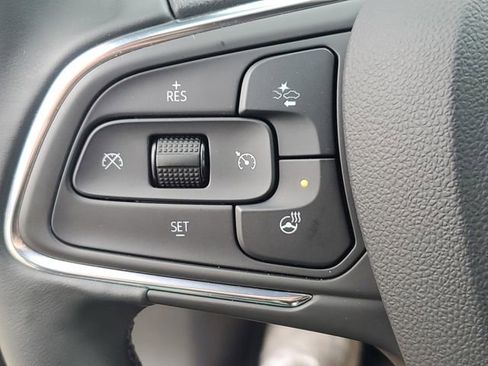 Certified 2025 Buick Envista Sport Touring FWD image 11