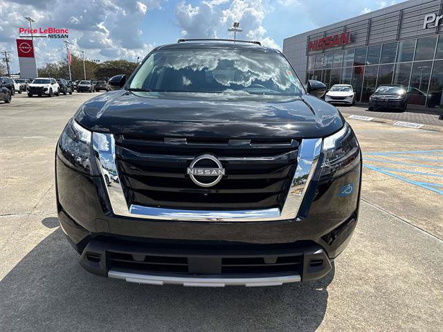 Certified 2025 Nissan Pathfinder Platinum w/ Cargo Package FWD image 2