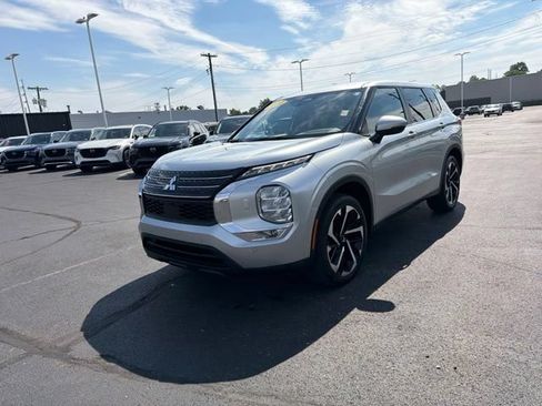 Used 2024 Mitsubishi Outlander SE AWD/4WD image 17