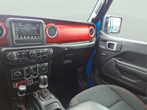 Used 2021 Jeep Wrangler Unlimited Rubicon w/ Cold Weather Group AWD/4WD image 15