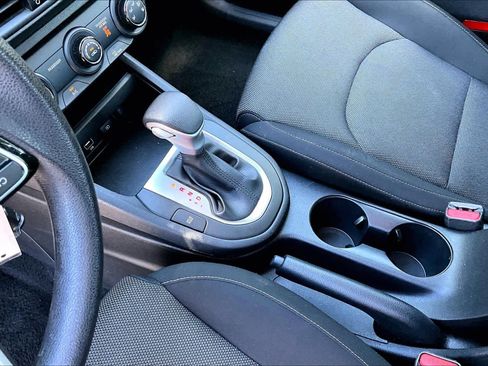 Used 2024 Kia Forte LXS FWD image 17