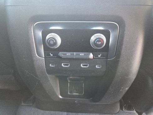 Used 2022 GMC Yukon XL Denali w/ Denali Ultimate Package image 17