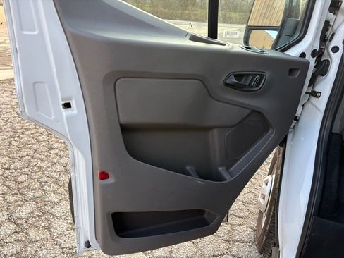 Used 2025 Ford Transit 350 XLT image 18