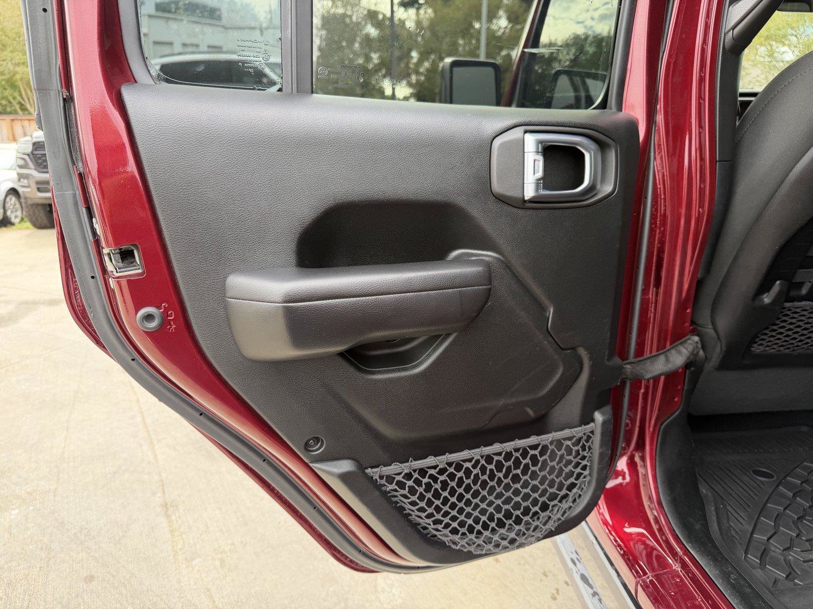 Used 2021 Jeep Gladiator Mojave AWD/4WD image 17