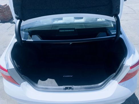 Used 2015 Toyota Camry LE image 12