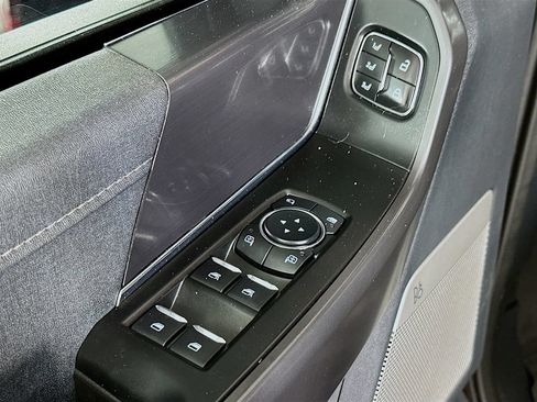 Used 2025 Ford F150 Lariat w/ Equipment Group 501A Mid AWD/4WD image 21