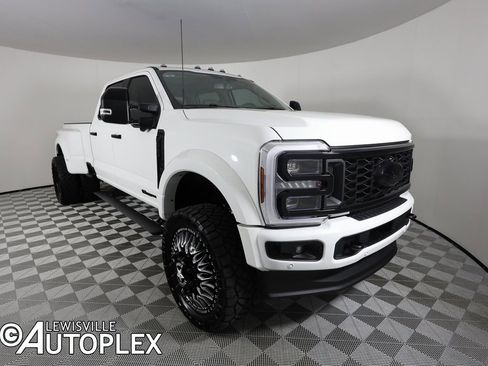 Used 2025 Ford F450 Platinum w/ Platinum Plus Package image 3