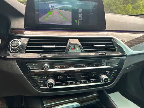 Used 2020 BMW 530i xDrive w/ Convenience Package image 15