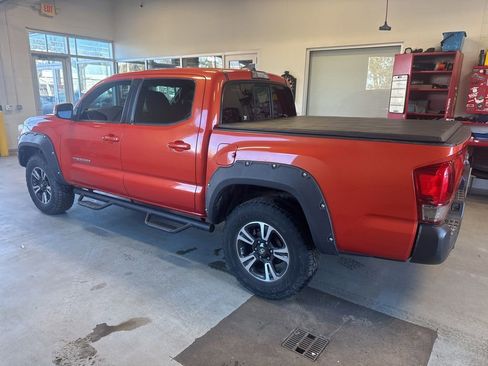 Used 2016 Toyota Tacoma TRD Sport w/ Towing Package image 6