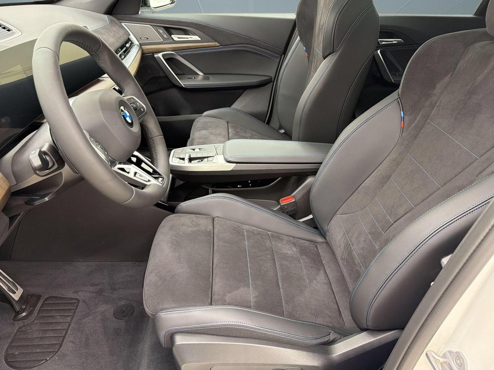 New 2026 BMW X1 xDrive28i w/ Technology Package AWD/4WD image 5