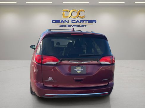 Used 2017 Chrysler Pacifica Limited image 4
