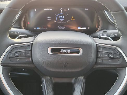 Used 2025 Jeep Grand Cherokee L Altitude RWD image 24