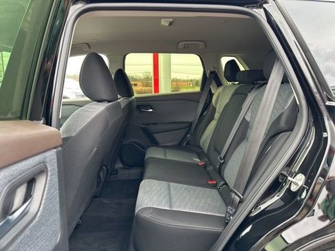 Certified 2023 Nissan Rogue SV image 9