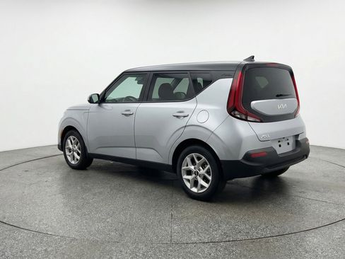 Used 2025 Kia Soul LX w/ LX Technology Package FWD image 6