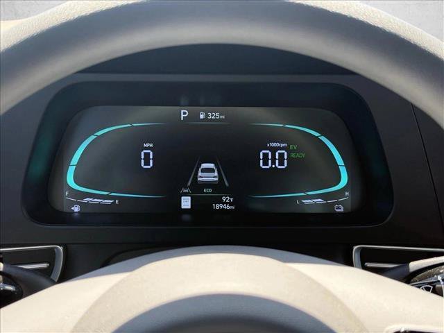Used 2025 Hyundai Elantra Hybrid FWD image 11
