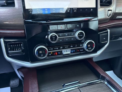 Used 2024 Ford Expedition Limited image 43