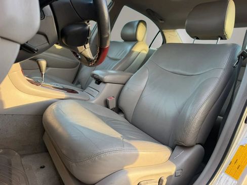Used 2003 Lexus ES 330 w/ Premium Pkg FWD image 10