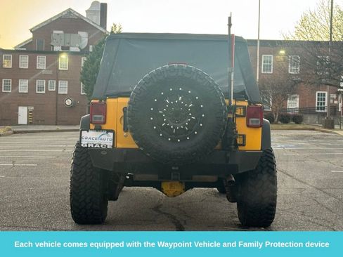 Used 2015 Jeep Wrangler Unlimited Rubicon w/ Connectivity Group image 7