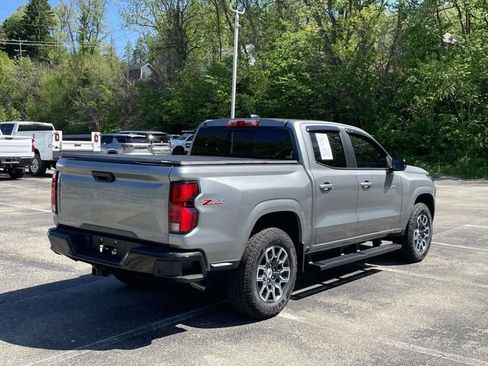 Used 2025 Chevrolet Colorado Z71 w/ Technology Package AWD/4WD image 3