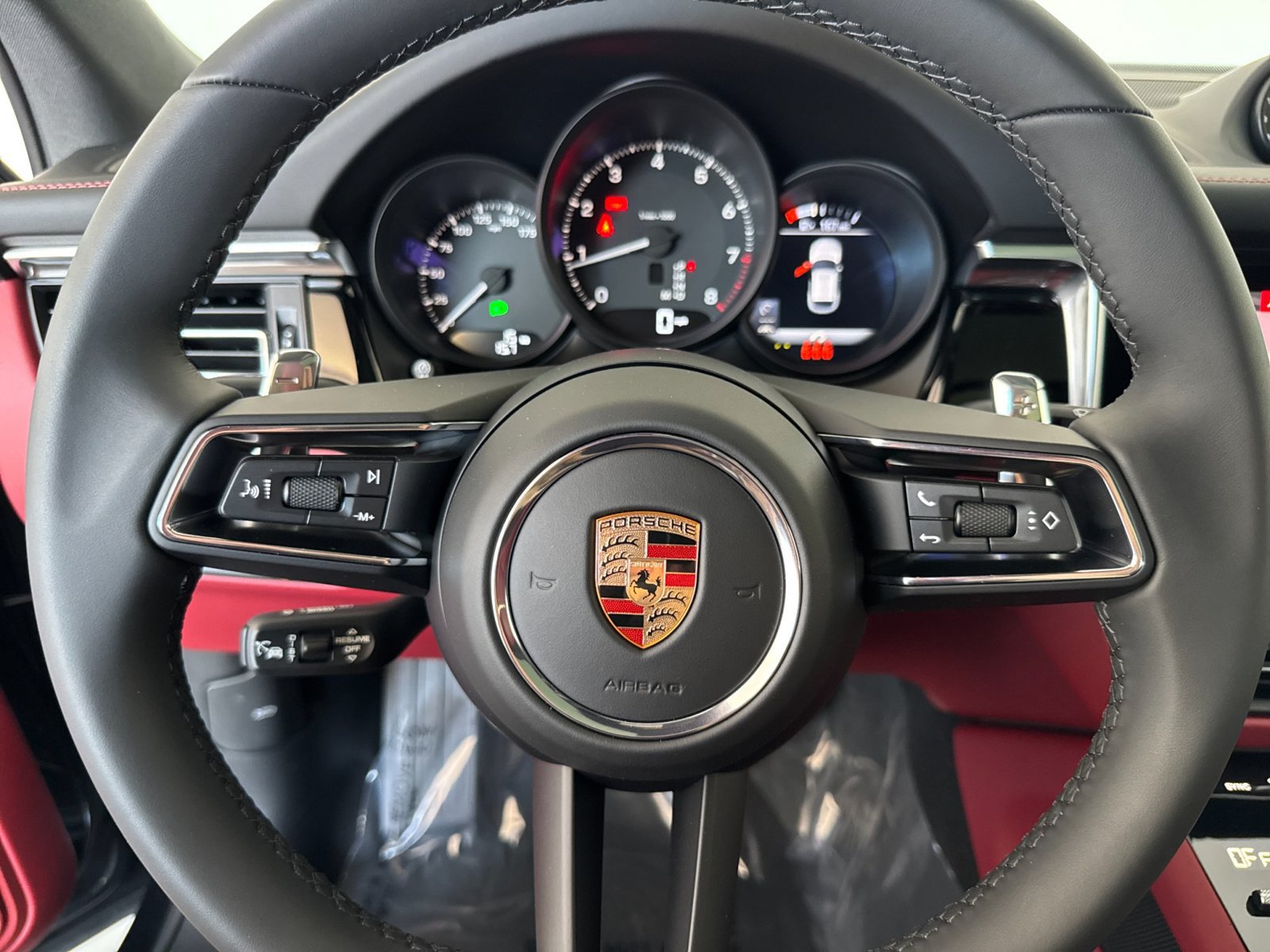 Certified 2026 Porsche Macan AWD/4WD image 27