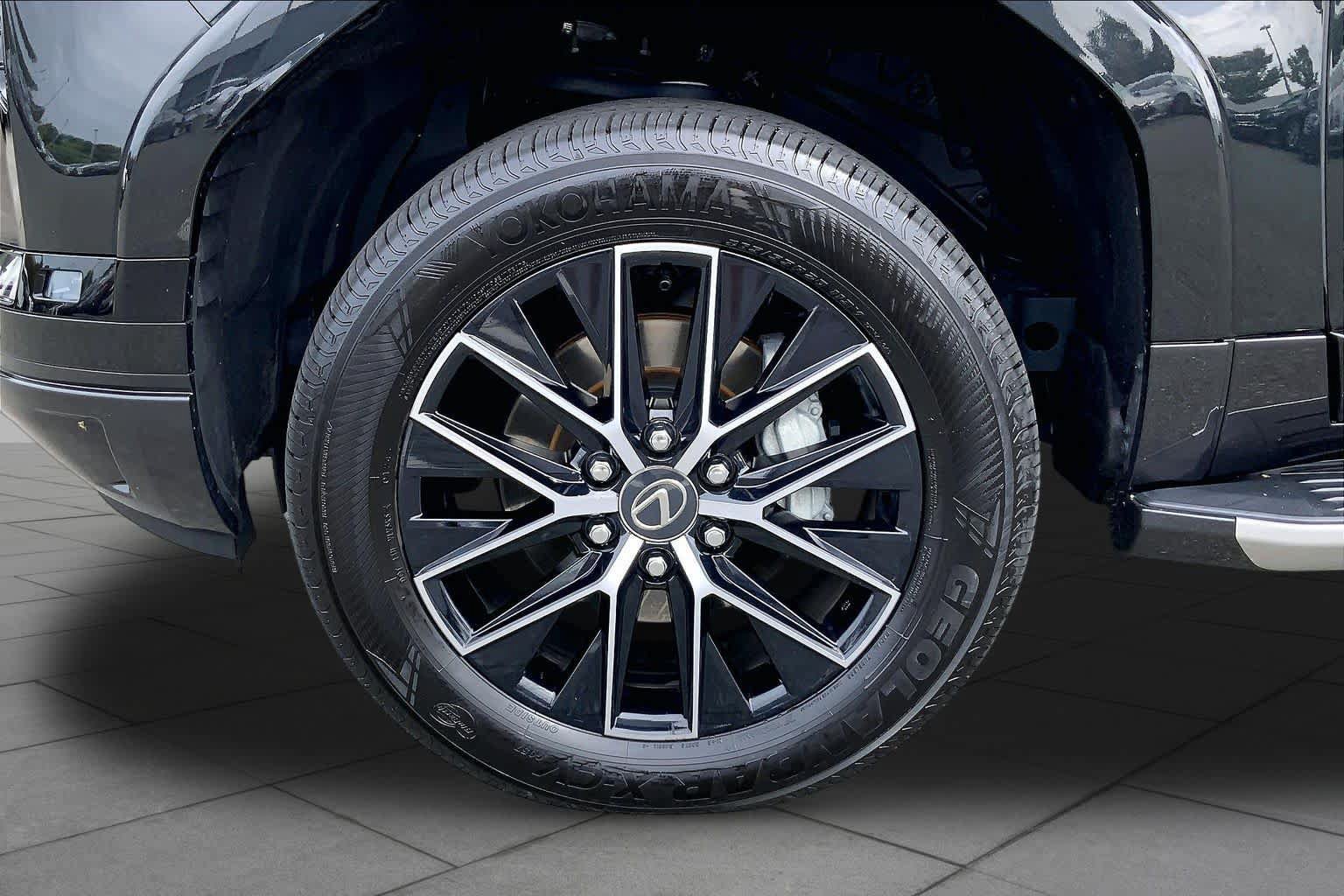 Certified 2024 Lexus GX 550 w/ Accessory Package (2T) AWD/4WD image 11