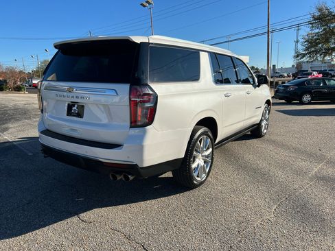 Used 2021 Chevrolet Suburban High Country w/ Premium Package image 18