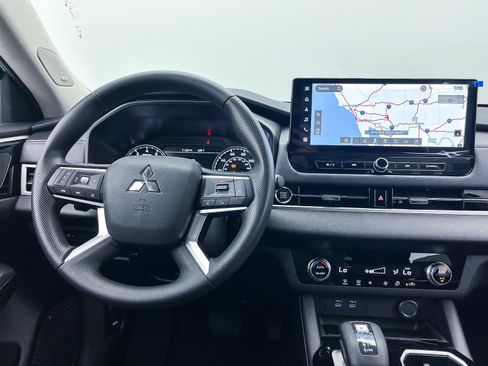 New 2025 Mitsubishi Outlander ES image 13