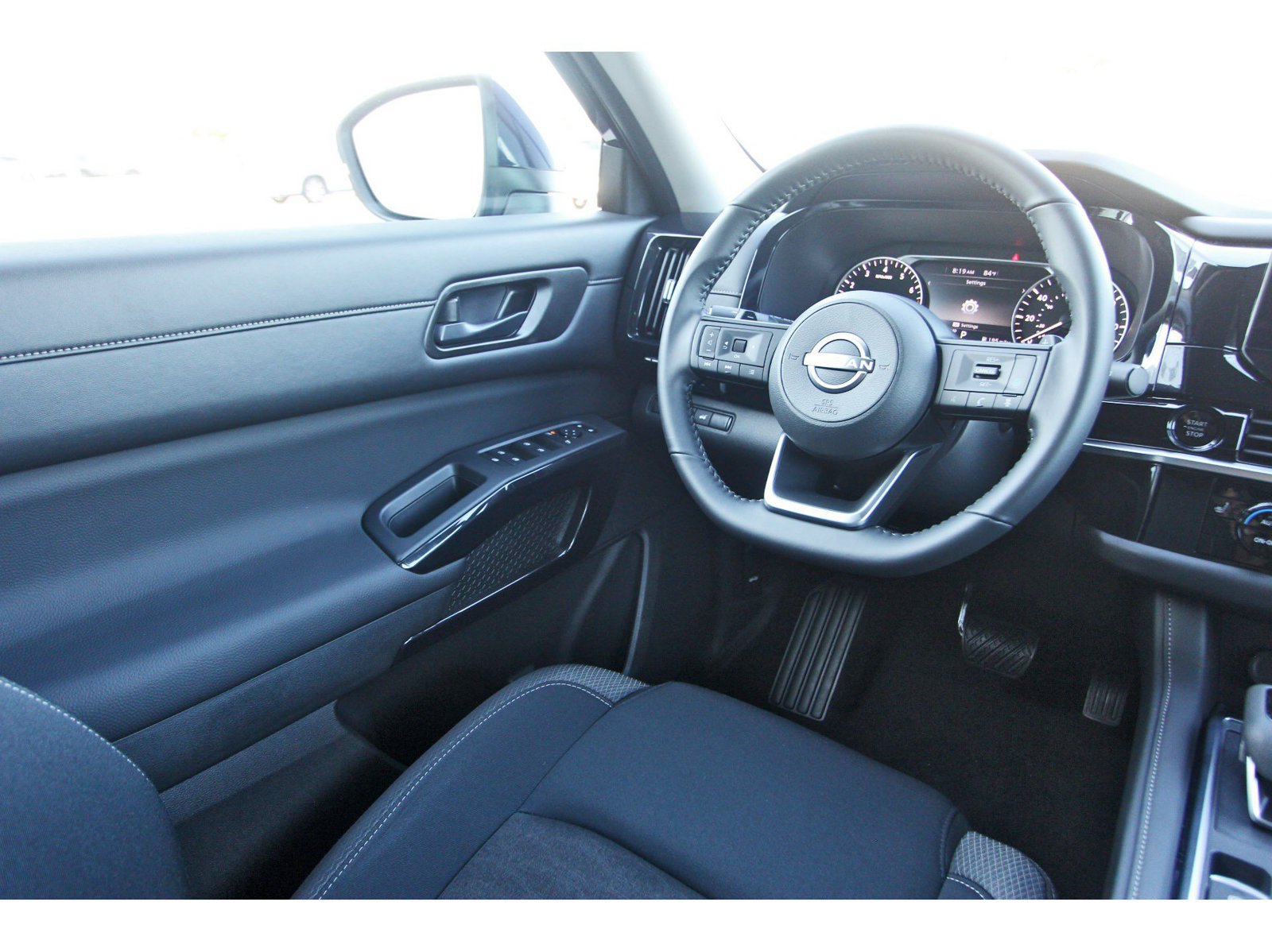 Certified 2025 Nissan Pathfinder SV w/ SV Premium Package FWD image 12