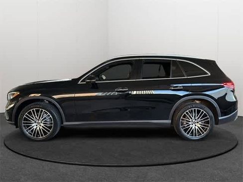 Used 2025 Mercedes-Benz GLC 300 4MATIC image 16
