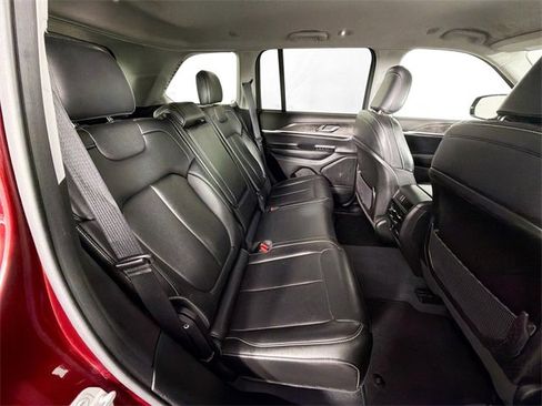 Used 2023 Jeep Grand Cherokee Limited image 27