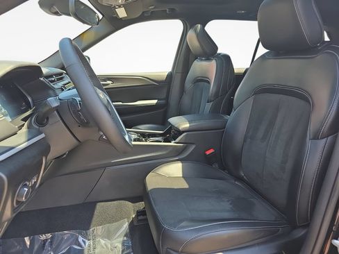Certified 2023 Jeep Grand Cherokee Altitude AWD/4WD image 15