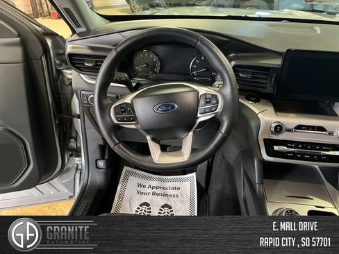 Used 2024 Ford Explorer XLT AWD/4WD image 22