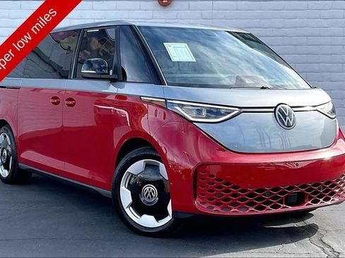 Used 2025 Volkswagen ID. Buzz Pro S Plus AWD/4WD image 12