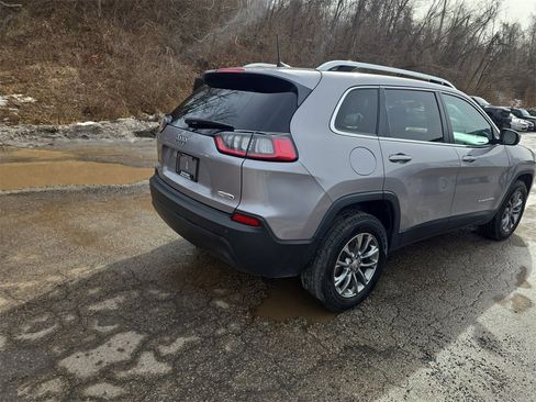 Used 2019 Jeep Cherokee Latitude Plus w/ Cold Weather Group image 3