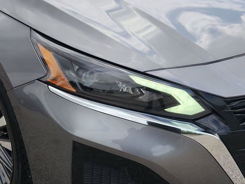 Used 2024 Nissan Altima 2.5 SV image 9