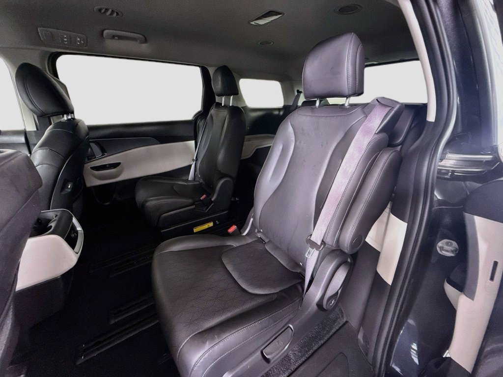 Used 2024 Kia Carnival LX FWD image 24