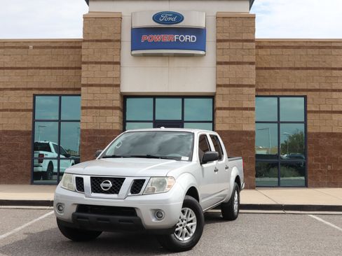 Used 2014 Nissan Frontier SV w/ SV Value Truck Package AWD/4WD image 2