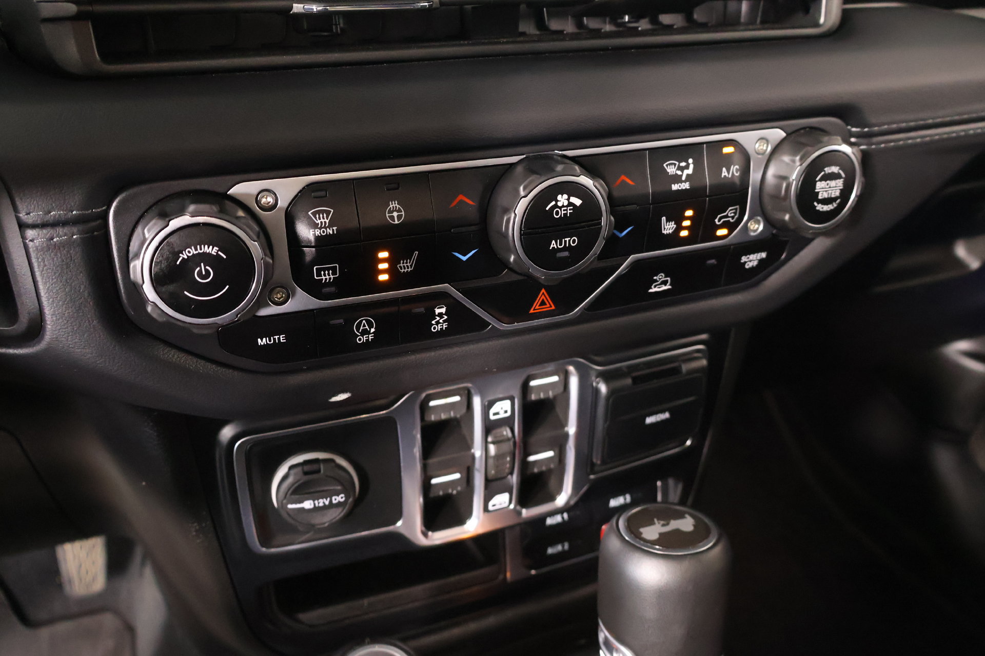 Used 2024 Jeep Wrangler Unlimited Sahara AWD/4WD image 7