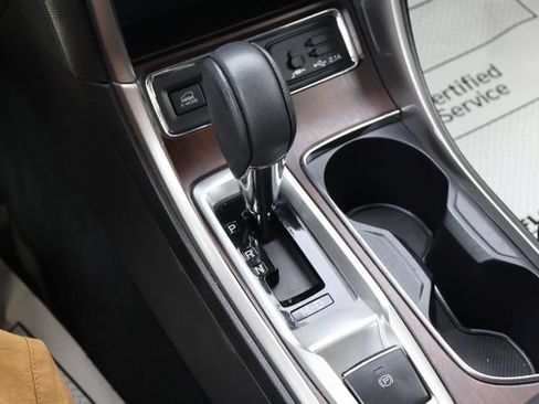 Certified 2022 Subaru Ascent Touring AWD/4WD image 14