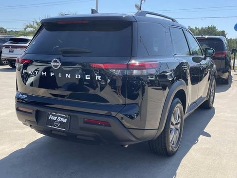 Used 2025 Nissan Pathfinder SV FWD image 7