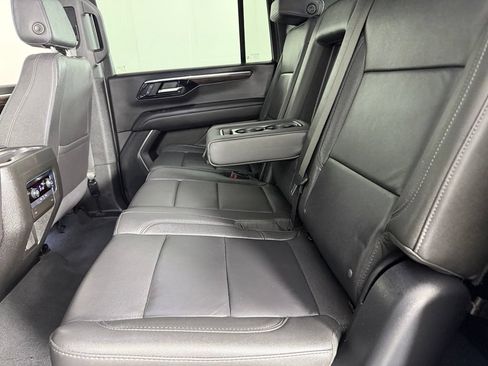 Used 2025 Chevrolet Suburban Z71 AWD/4WD image 27