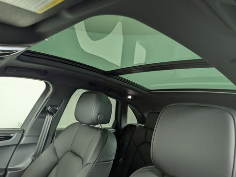 Certified 2026 Porsche Macan AWD/4WD image 17