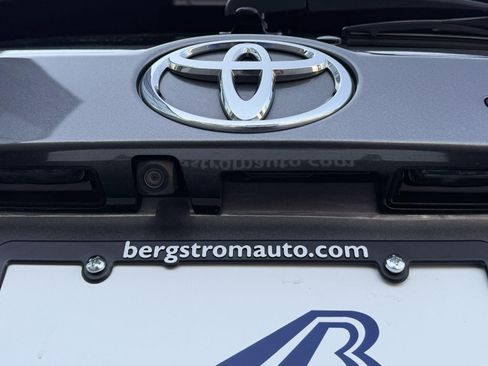 Used 2018 Toyota Highlander XLE AWD/4WD image 12