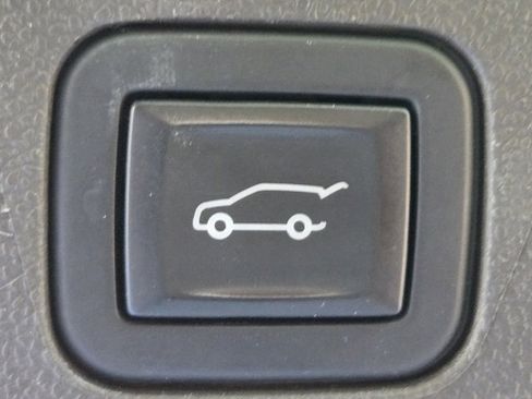 Used 2022 Cadillac Escalade ESV Premium Luxury w/ Performance Package image 28