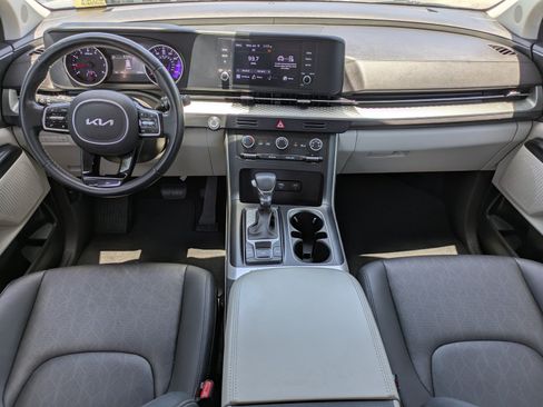 Certified 2022 Kia Carnival LX FWD image 12