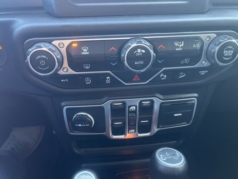 Used 2018 Jeep Wrangler Unlimited Sport S image 14